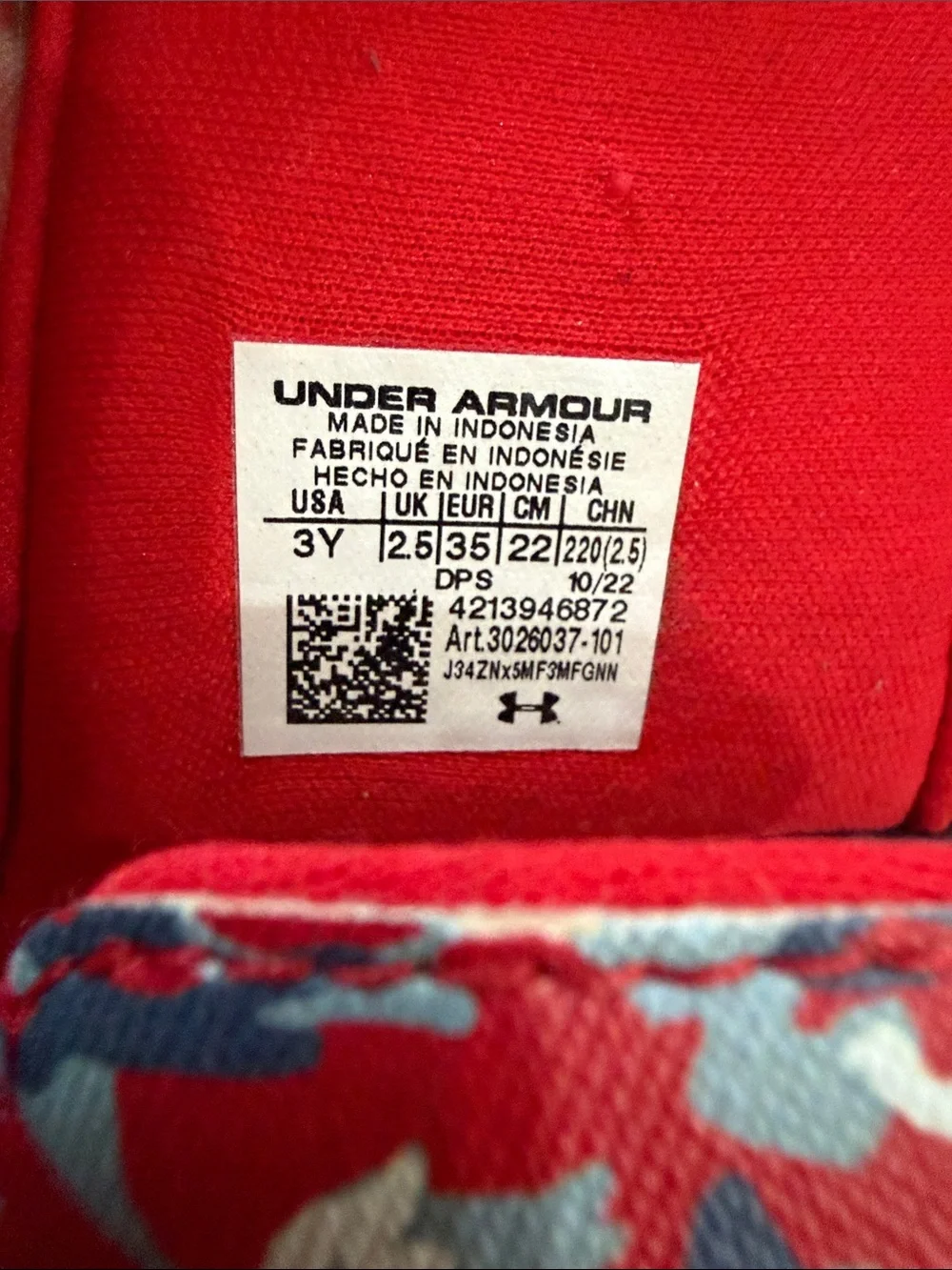 Boy’s Under Armour Flip Flops. Size 3Y. Excellent Condition.